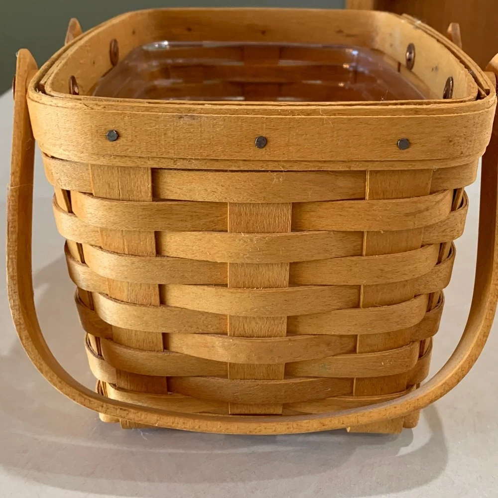 Longaberger Seashell Basket with Protector and Product Card. From 1999.